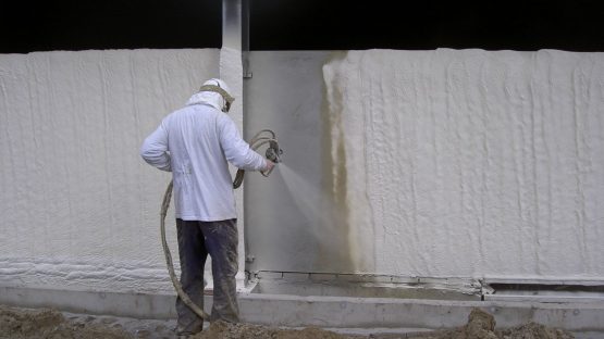 Stalisolatie door Bakker isolatie in varkensstal en pluimveestal